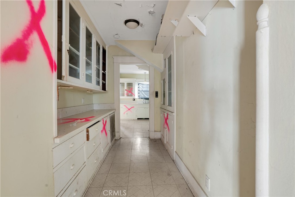 https://media.crmls.org/medias/7695bd7a-8c0b-435e-819a-fd4f829d82f2.jpg?preset=X-Large