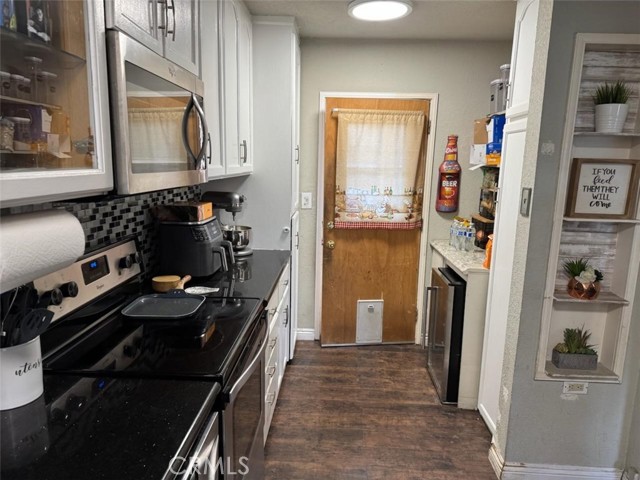 Detail Gallery Image 11 of 22 For 6045 Harding Ave, South Gate,  CA 90280 - 2 Beds | 2 Baths
