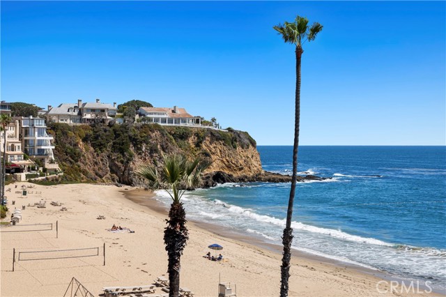88 Emerald, Laguna Beach CA: https://media.crmls.org/medias/7695f57a-971a-411e-bdc2-d134f82637c3.jpg