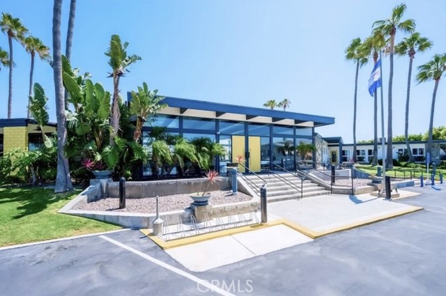 Detail Gallery Image 14 of 16 For 21851 Newland St, Huntington Beach,  CA 92646 - 2 Beds | 1/1 Baths