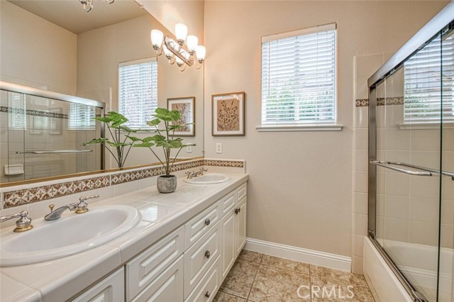 Detail Gallery Image 19 of 28 For 12437 N via Tuscania, Clovis,  CA 93619 - 5 Beds | 3/1 Baths