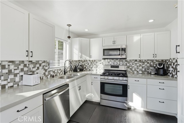 2005 phelan Lane, Redondo Beach CA: https://media.crmls.org/medias/7697d4f9-ccd4-4ca2-b429-b609f9c7399e.jpg