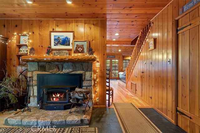 Detail Gallery Image 9 of 62 For 275 D Ln, Lake Arrowhead,  CA 92352 - 6 Beds | 6/1 Baths