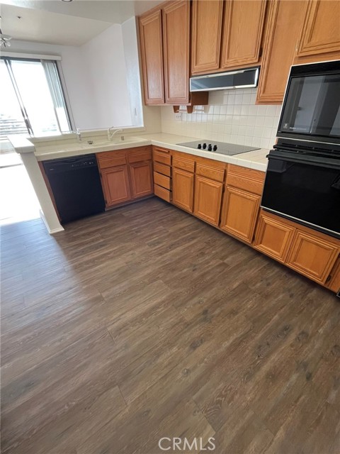 Detail Gallery Image 17 of 69 For 230 Lille Lane 212, Newport Beach,  CA 92663 - 2 Beds | 2 Baths