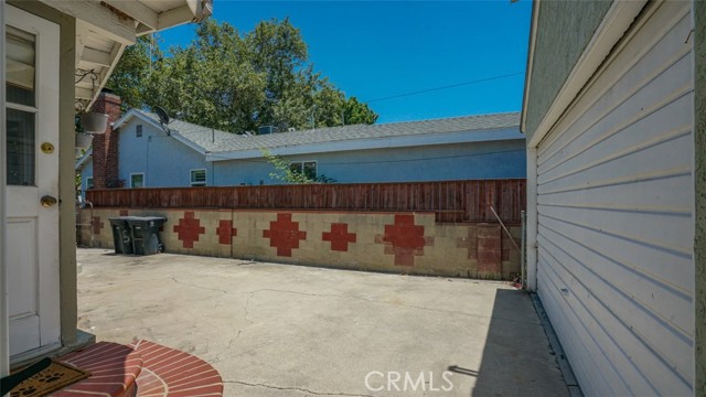 525 N Mariposa Street, Burbank CA: https://media.crmls.org/medias/76984726-ffc5-446f-bd93-84f7a8acbfb8.jpg