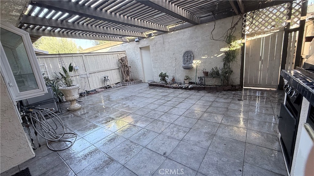 https://media.crmls.org/medias/76989f1d-1d7b-4ba0-a37f-33297ff5cdda.jpg?preset=X-Large