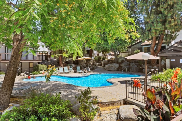 Detail Gallery Image 20 of 24 For 21535 Erwin St #131,  Woodland Hills,  CA 91367 - 2 Beds | 2 Baths