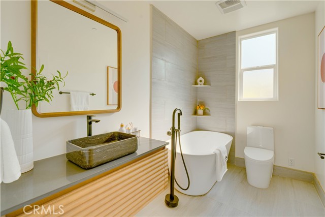 712 N Chestnut Avenue, Los Angeles CA: https://media.crmls.org/medias/76995e28-194d-4e83-a242-7b5ad3d20dd7.jpg