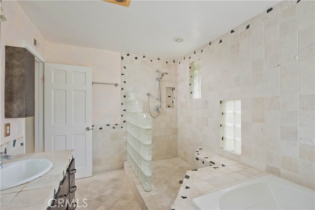 Detail Gallery Image 21 of 41 For 4389 San Blas Ave, Woodland Hills,  CA 91364 - 4 Beds | 2/1 Baths