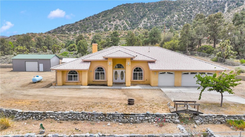 1679 Desert Front Road