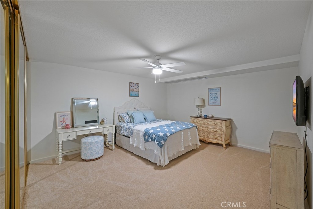 https://media.crmls.org/medias/769ad5a8-a319-41a5-95c7-4f092795d9a6.jpg?preset=X-Large