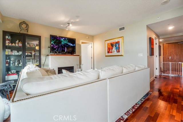 3141 Michelson Drive, Irvine CA: https://media.crmls.org/medias/769b209e-1584-44c0-ab49-087b3f47c1b1.jpg