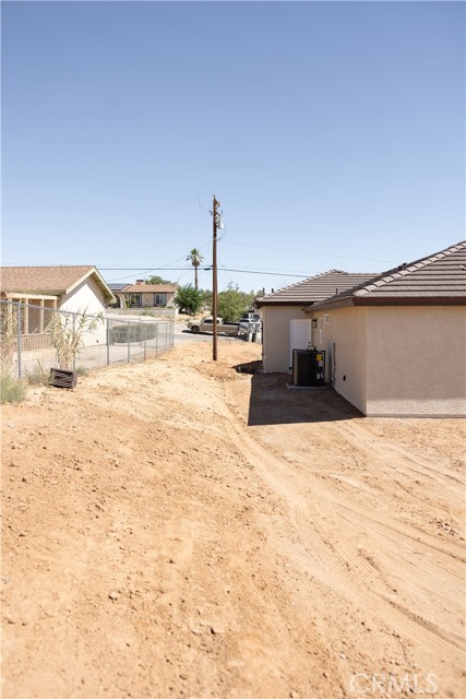 17963 Catalpa Street, Hesperia CA: https://media.crmls.org/medias/769b265c-4927-456b-902a-127b5bbed89b.jpg