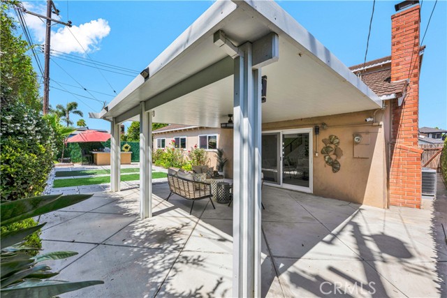 16761 Montclair Lane, Huntington Beach CA: https://media.crmls.org/medias/769b32a5-c998-4b16-9f1d-a1dafba2cf9a.jpg