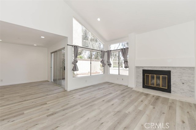 Detail Gallery Image 6 of 34 For 143 Stanford Ct #36,  Irvine,  CA 92612 - 2 Beds | 2/1 Baths