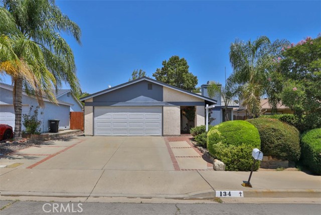 134 N Woodlake Street, Lake Elsinore CA: https://media.crmls.org/medias/769e5ca6-6a32-4888-a221-839688f7521b.jpg