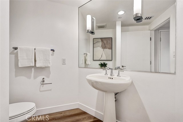Detail Gallery Image 13 of 55 For 13600 Marina Pointe Dr #905,  Marina Del Rey,  CA 90292 - 2 Beds | 2/1 Baths