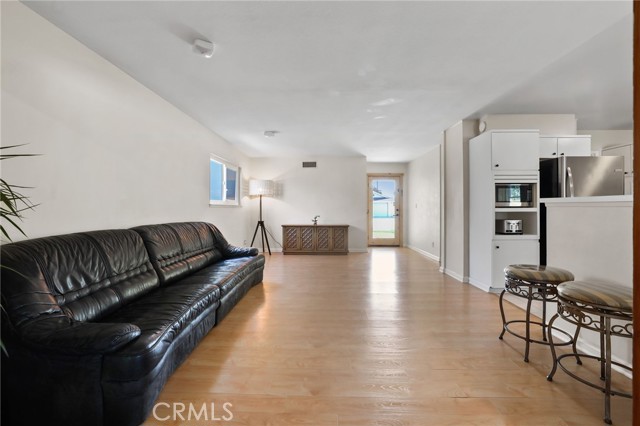 20071 Moontide Circle, Huntington Beach CA: https://media.crmls.org/medias/769ee8a5-2e1d-426e-943b-fab3e007eea7.jpg