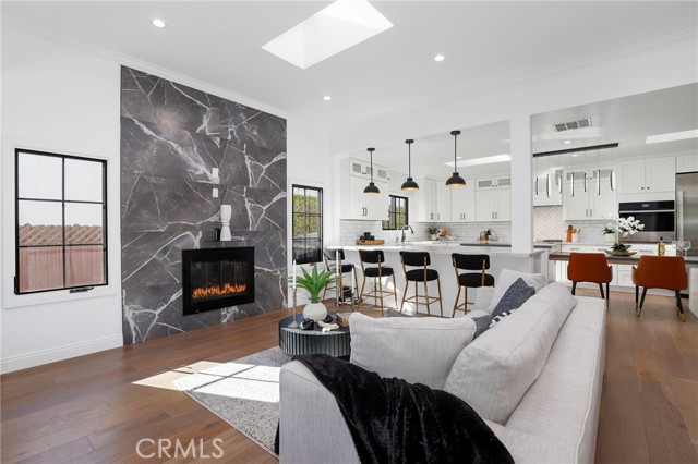 543 N Gardner Street, Los Angeles CA: https://media.crmls.org/medias/769f401f-5250-4098-8e7c-21b1694ab253.jpg