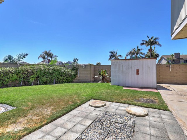 Detail Gallery Image 41 of 54 For 18022 Dellglen Cir, Huntington Beach,  CA 92647 - 4 Beds | 3 Baths