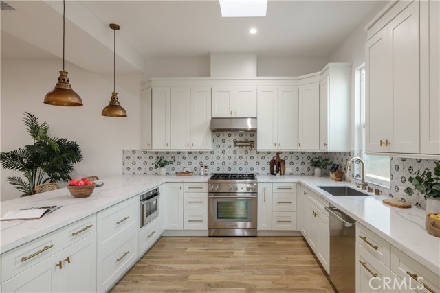 Spacious and Well-Appointed Kitchen