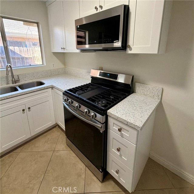 Detail Gallery Image 3 of 20 For 1304 W Lido #2,  Anaheim,  CA 92801 - 2 Beds | 1 Baths