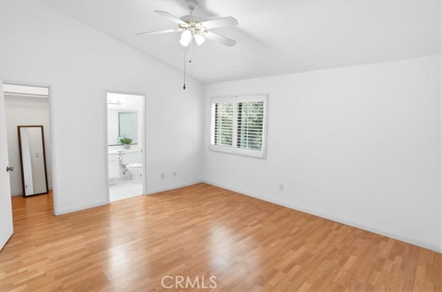 Detail Gallery Image 10 of 17 For 19950 Avenue of the Oaks, Newhall,  CA 91321 - 2 Beds | 2 Baths