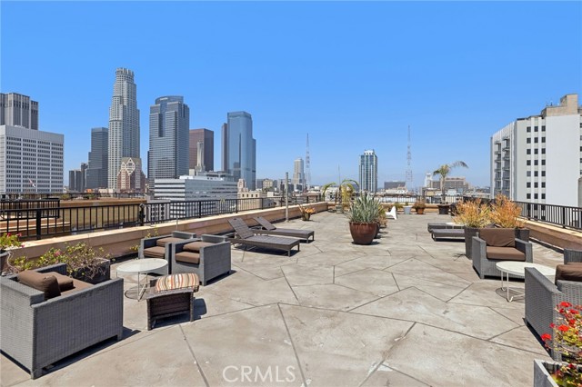 215 W 7th Street, Los Angeles CA: https://media.crmls.org/medias/76a176a8-2609-4a45-9743-05faca39f78d.jpg
