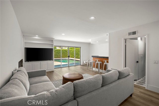 4135 Picasso Avenue, Woodland Hills CA: https://media.crmls.org/medias/76a33920-990f-40e3-8348-b9c0f65c7cd9.jpg