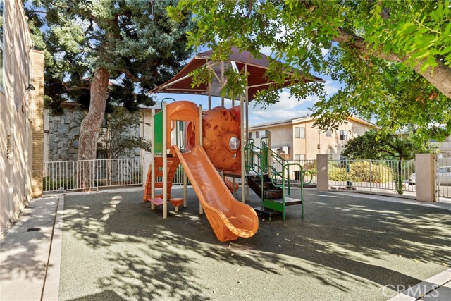 8031 Canby Ave, 4 photo 33