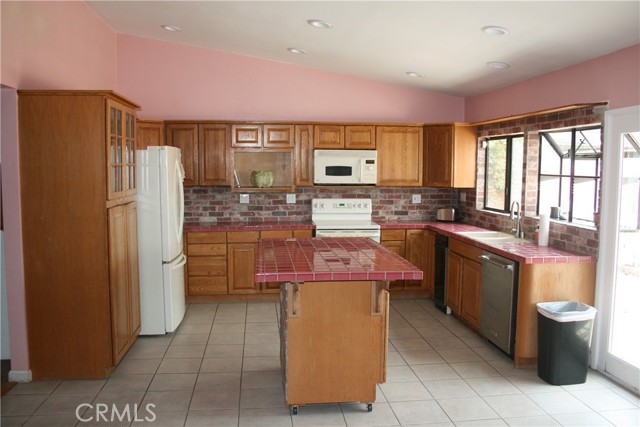 956 E Bastanchury Road, Placentia CA: https://media.crmls.org/medias/76a4bb57-169d-42ef-a7e4-58f2587befbf.jpg