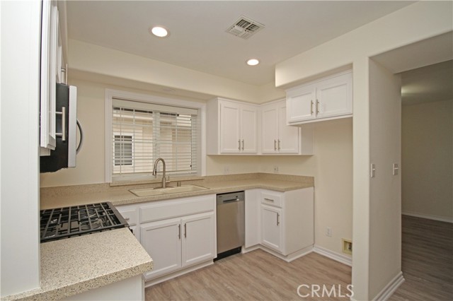 Detail Gallery Image 6 of 26 For 1675 Gramercy Ave #3,  Torrance,  CA 90501 - 2 Beds | 1/1 Baths