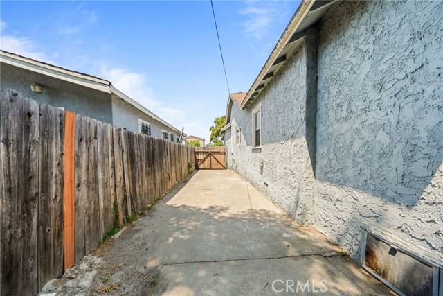 122 E 83rd Street, Los Angeles CA: https://media.crmls.org/medias/76a4e1e5-42dc-4169-a2e9-4d78310add8e.jpg