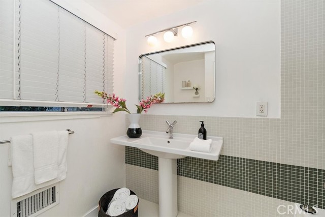 Detail Gallery Image 21 of 50 For 1106 E 45th Way, Long Beach,  CA 90807 - 3 Beds | 2 Baths