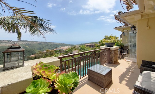 34 Sunset Cove, Newport Coast CA: https://media.crmls.org/medias/76a8ced4-4a12-4ce6-ac87-fcac037ea9a9.jpg
