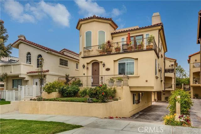 708 Lucia Avenue, Redondo Beach, California 90277, 4 Bedrooms Bedrooms, ,3 BathroomsBathrooms,Residential,Sold,Lucia,SB15199873