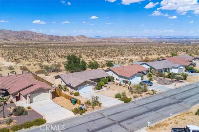 Detail Gallery Image 3 of 51 For 60226 Chesapeake Dr, Joshua Tree,  CA 92252 - 3 Beds | 2 Baths