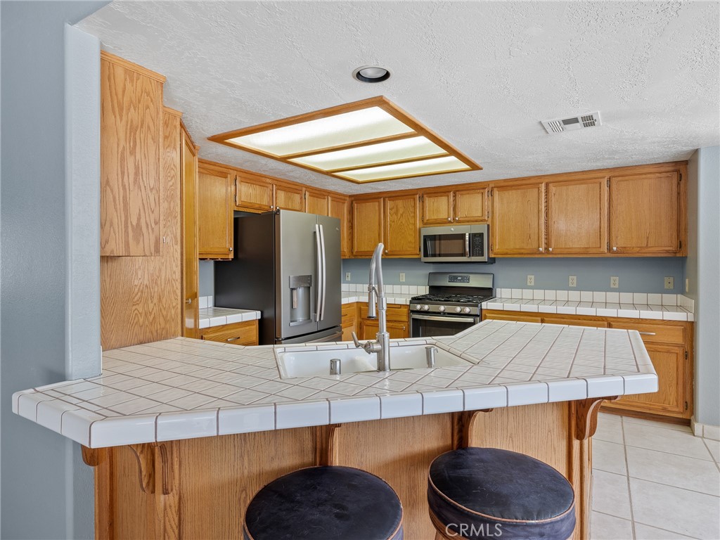 https://media.crmls.org/medias/76ab50d0-ff1e-4f8b-b843-d4faece0e76a.jpg?preset=X-Large