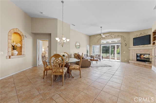 24217 Corte Cordoba, Murrieta CA: https://media.crmls.org/medias/76abdc3b-f193-415b-a360-99aff1598a09.jpg