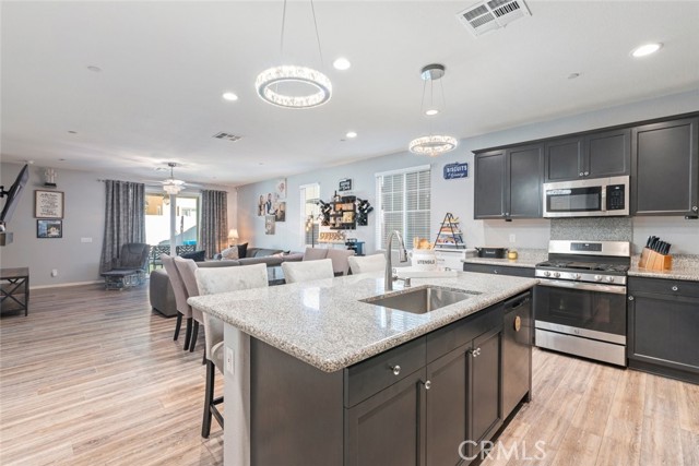 Detail Gallery Image 12 of 28 For 29126 Crabapple, Lake Elsinore,  CA 92530 - 3 Beds | 2 Baths