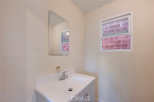 Detail Gallery Image 25 of 28 For 1127 S Mcdonnell Ave, East Los Angeles,  CA 90022 - 2 Beds | 1 Baths