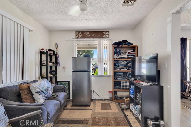 222 W 8th Avenue, Escondido CA: https://media.crmls.org/medias/76ac62ff-46fa-4800-a3bb-c33446305419.jpg