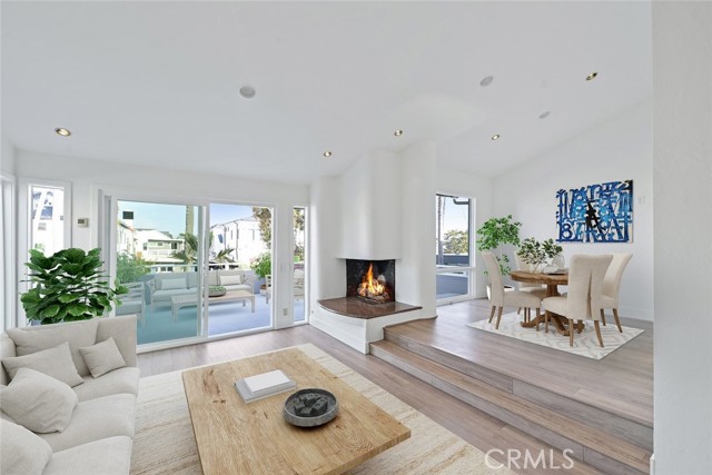 411 Goldenrod, Corona del Mar CA: https://media.crmls.org/medias/76ad4368-67aa-418b-8426-7276e7cf30f2.jpg