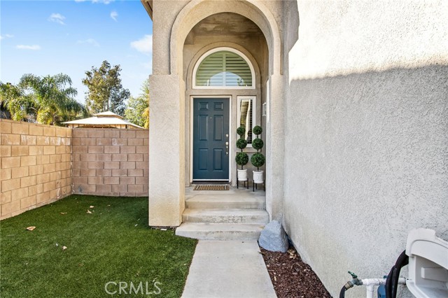 Detail Gallery Image 5 of 42 For 910 Pathfinder Way, Corona,  CA 92878 - 3 Beds | 2/1 Baths