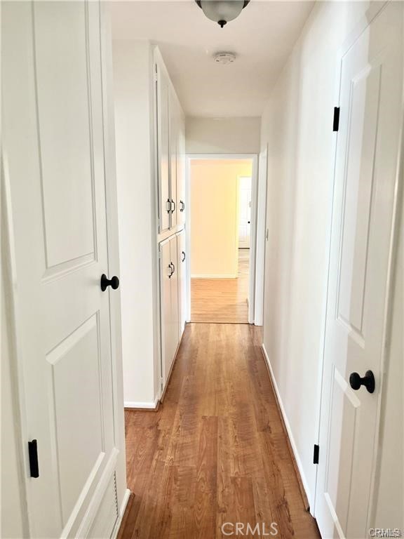 Detail Gallery Image 9 of 20 For 5341 Dubois Ave, Woodland Hills,  CA 91367 - 4 Beds | 2/1 Baths