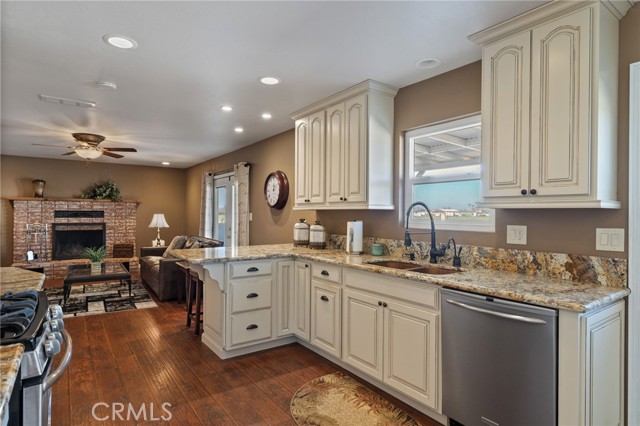 Detail Gallery Image 6 of 60 For 17316 Brimhall, Bakersfield,  CA 93314 - 3 Beds | 2 Baths