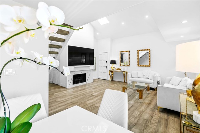456 E San Jose Avenue, Burbank CA: https://media.crmls.org/medias/76add4aa-7ca3-4c39-b8b1-306f79f96405.jpg