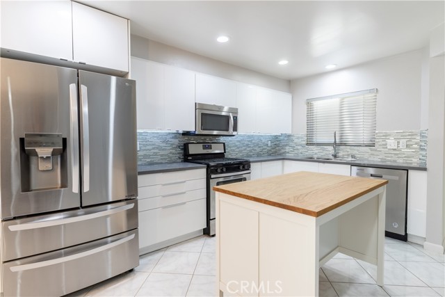 17430 Vanowen, Lake Balboa CA: https://media.crmls.org/medias/76af0efc-f144-43cc-a347-c16af6113e64.jpg