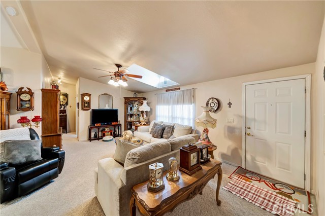 Detail Gallery Image 5 of 42 For 45465 25th St #8,  Lancaster,  CA 93535 - 5 Beds | 2 Baths