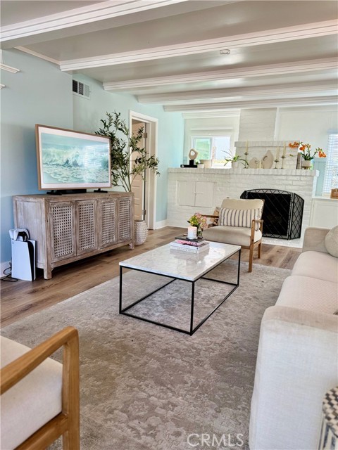 437 Cypress Drive, Laguna Beach CA: https://media.crmls.org/medias/76b0f660-a46e-48f2-8f73-46016be01bcc.jpg